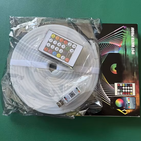 Bulkbuy 화려한 크리스마스 장식 휴일 AC110V 220V 테이프 로프 고전압 빛 RGB 네온 LED 스트립 빛